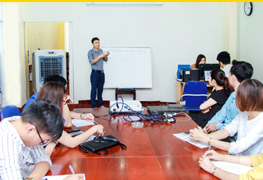 IT One Việt Nam Tặng 5 Vé Internet Marketing Cầm Tay Chỉ Việc Cho Bạn Trẻ Khó Khăn - 2018